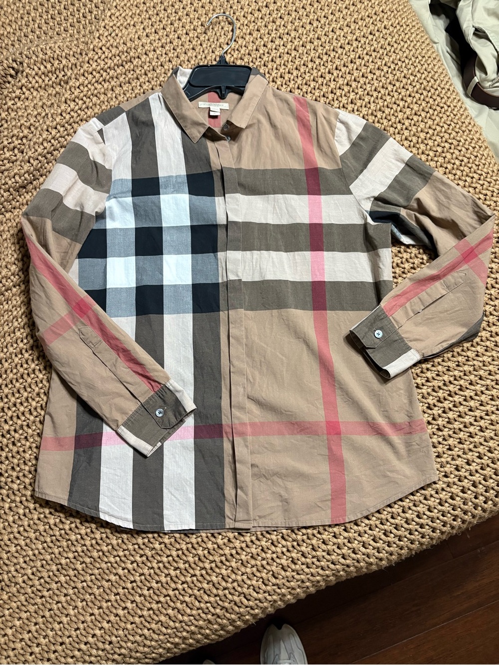 Burberry Women's Check Button-Up Shirt Size L – 3976504 / TRI85712